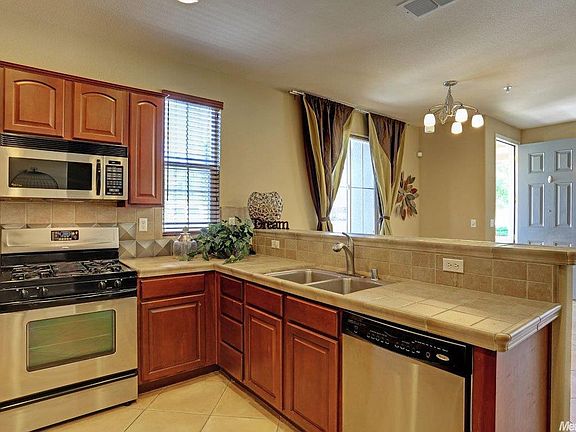 5th image of 101 Esplanade Cir