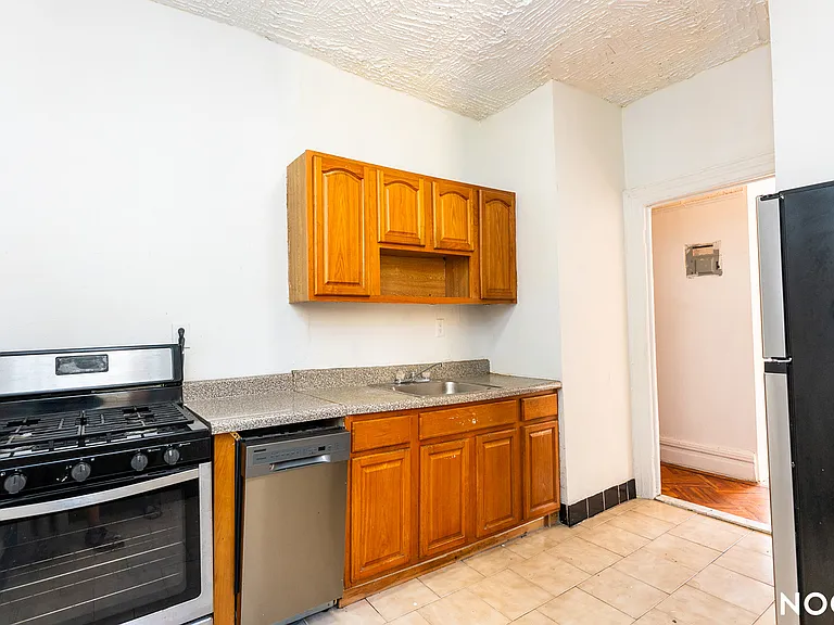 571 Lincoln Pl #2B — Photo 3