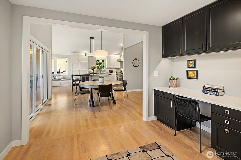 3rd image of 5610 W Mercer Way