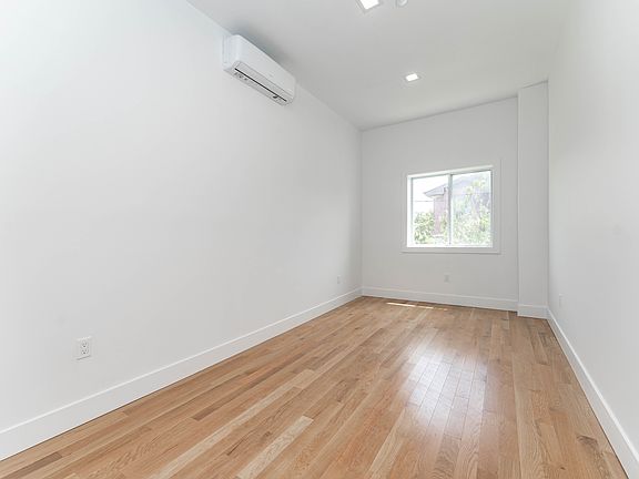 4th image of 138 E Park Ave #4