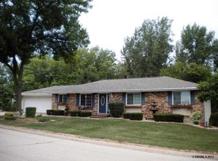 473 Apple St, East Dubuque, IL 61025