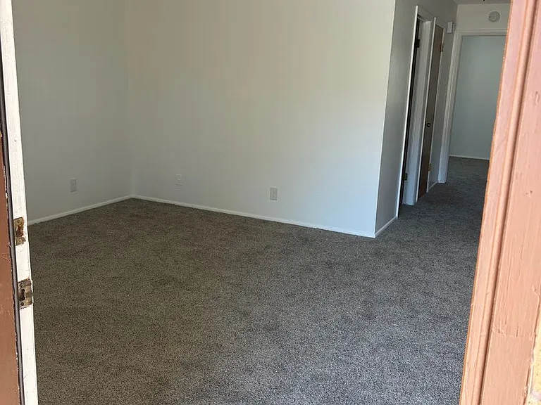 2047 N Buckboard Dr — Photo 3