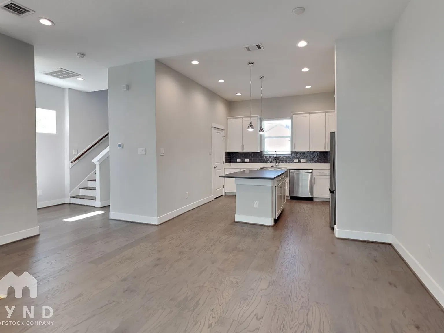 3 bed, 3.5 bath, 1819 sqft, $2,435 — Photo 3