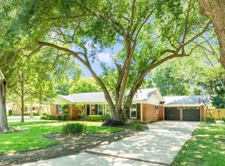 212 Forest Dr, Lake Jackson, TX 77566