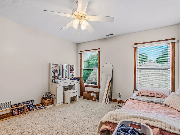 725 Greystone Ct — Photo 35