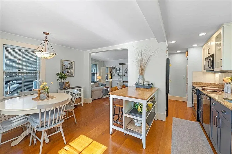 1 bed, 1.0 bath, 737 sqft, $1,750 — Photo 3
