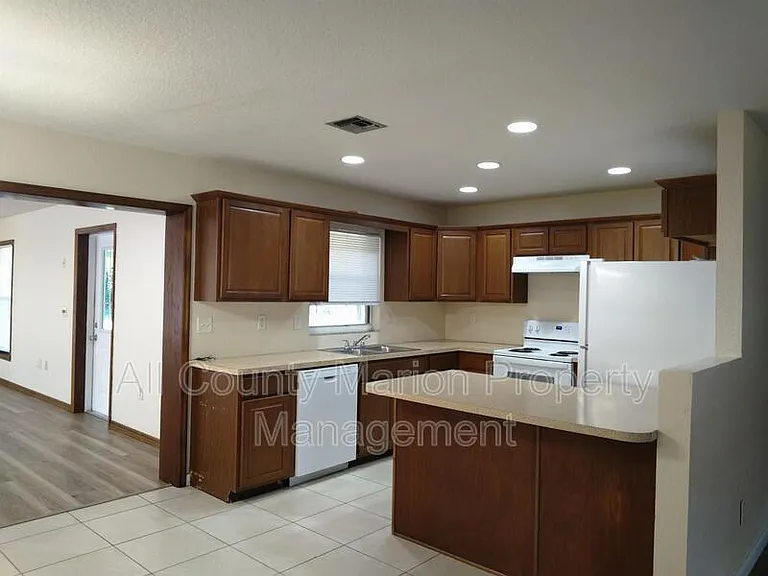 2190 NE 54th St — Photo 7