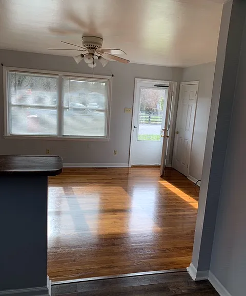 122 Phillips St — Photo 1