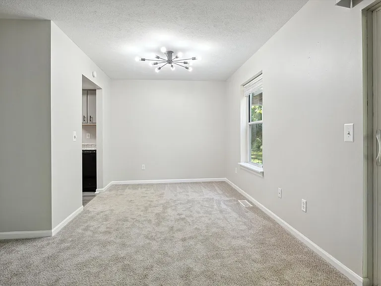 Hunter's Pond Apartments — Photo 15