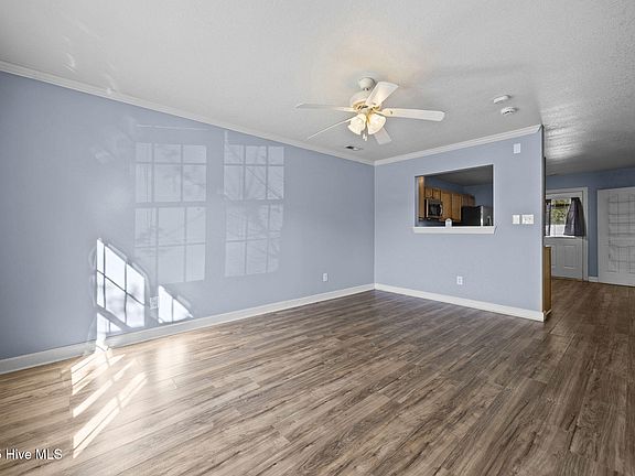 5th image of 208 Springwood Drive