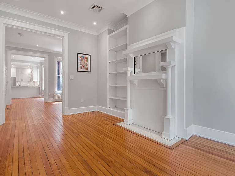 8 R St NW #6 — Photo 22