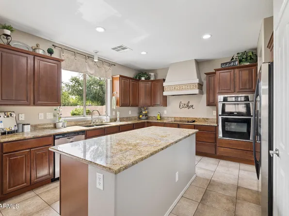 1709 S PENROSE Drive, Gilbert, AZ 85295