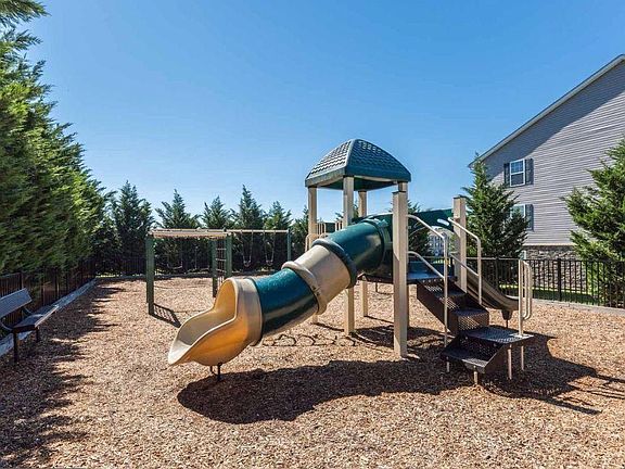 3rd image of 6515 Dundee Dr Unit 240