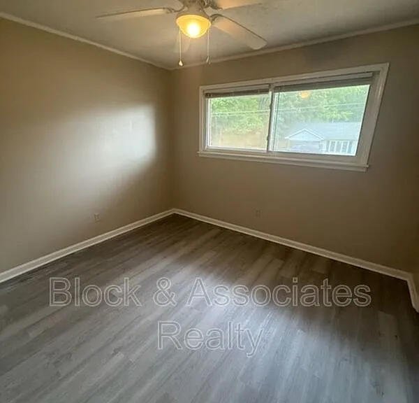 142 W Pritchard St — Photo 4