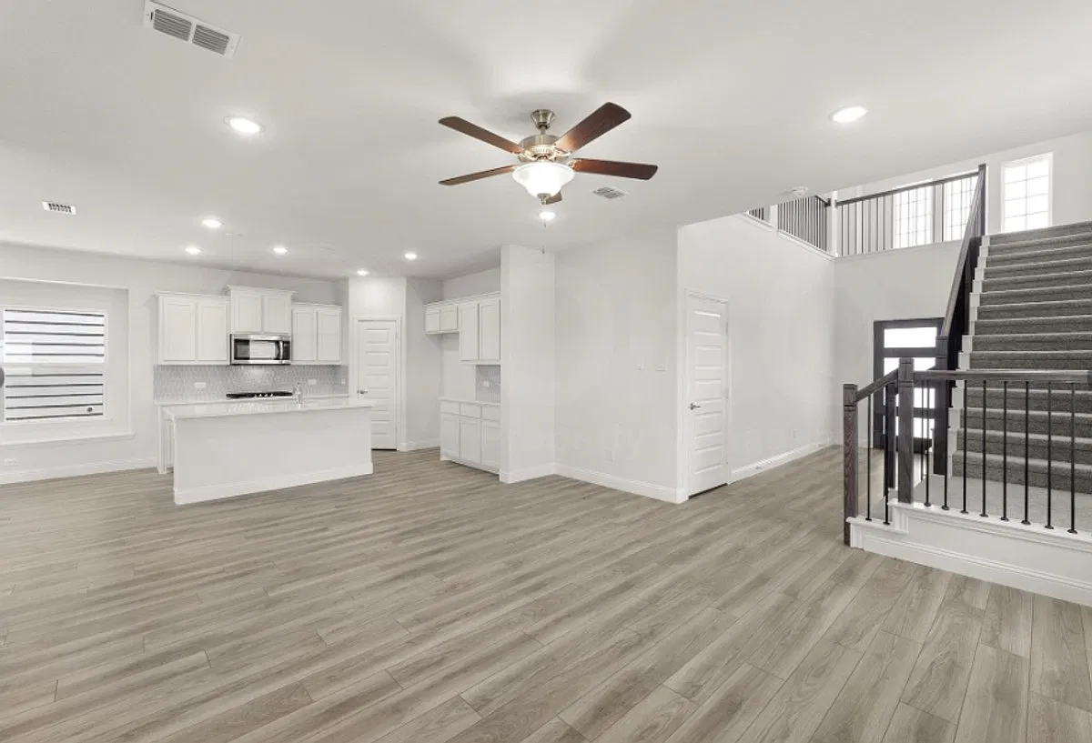 4 bed, 2.5 bath, 2214 sqft, $2,545 — Photo 3