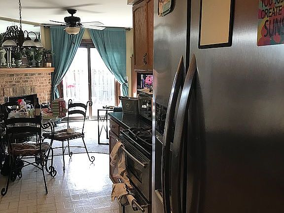 eat-in kitchen, fireplace