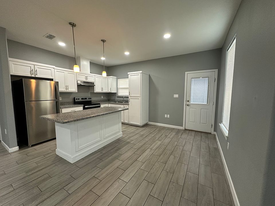 1st image of 3416 Sahara Dr APT 2