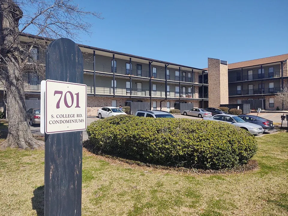 701 S College Rd #215
