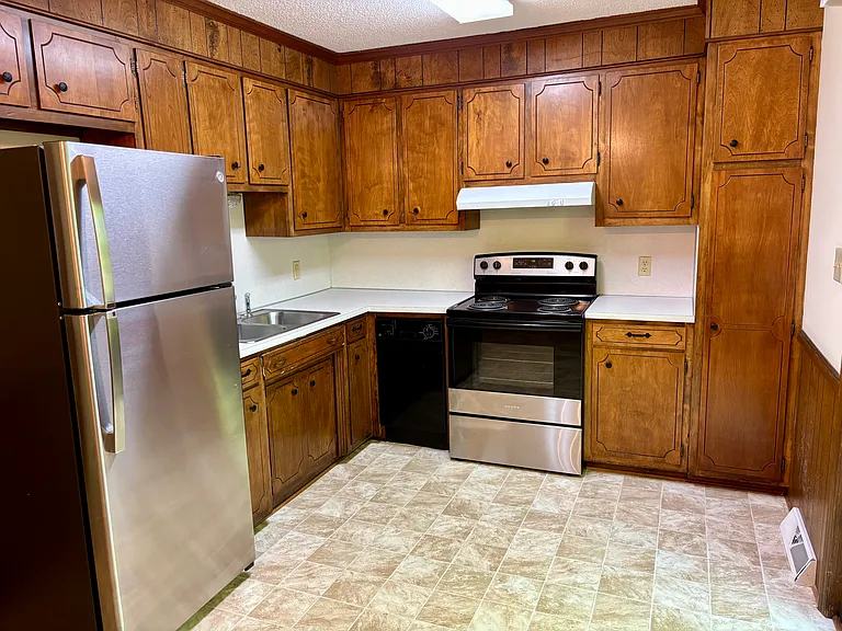 128 Hillcrest Dr — Photo 3