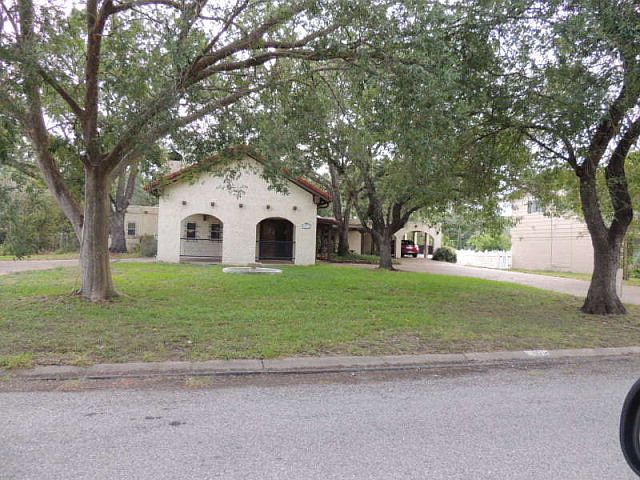 1st image of 601 Brookhollow Dr