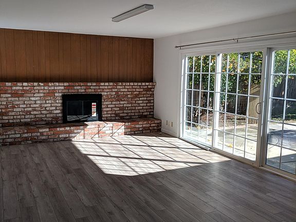 2nd image of 4870 Moorpark Ave