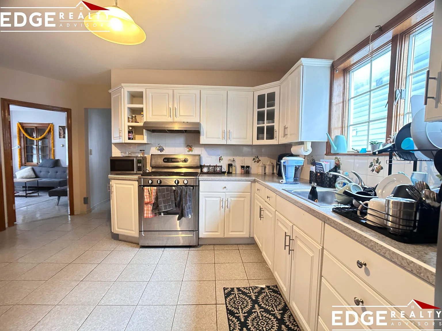 3 bed, $3,000 — Photo 2