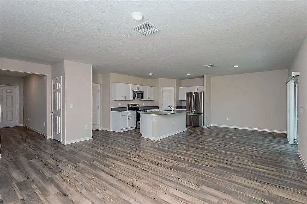 Building Photo - 5432 Summer Sunset Dr