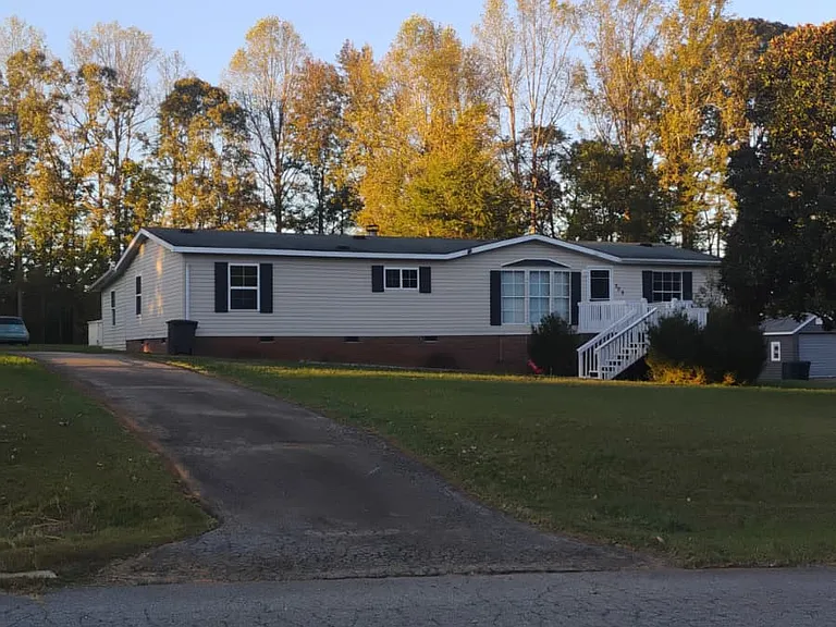 209 Hickory Nut Dr — Photo 1