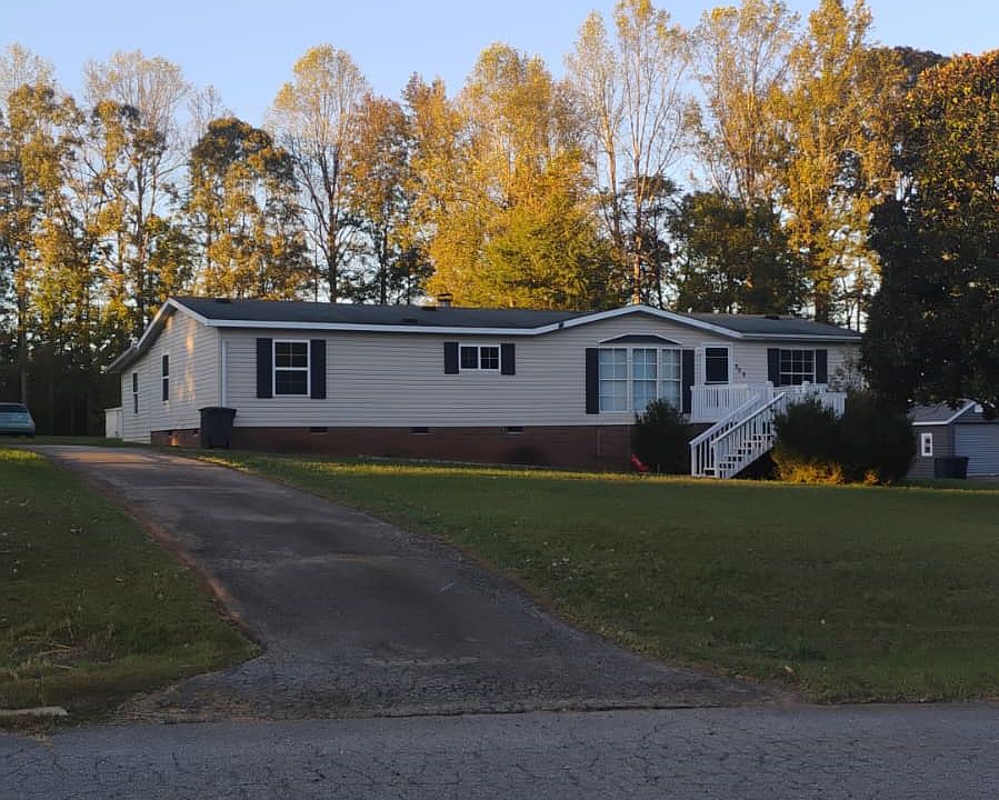 1st image of 209 Hickory Nut Dr