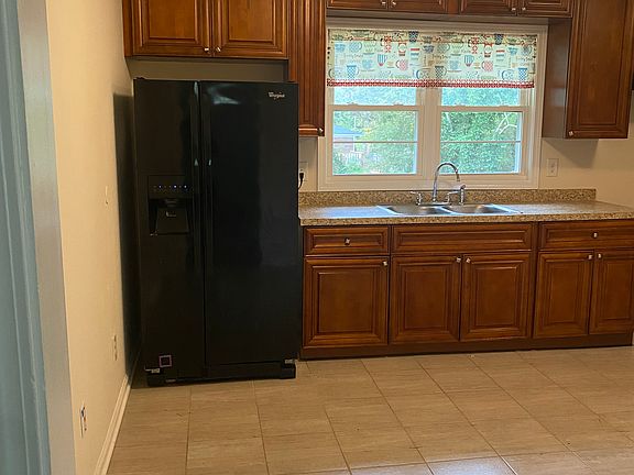 5th image of 924 Parkstone Dr