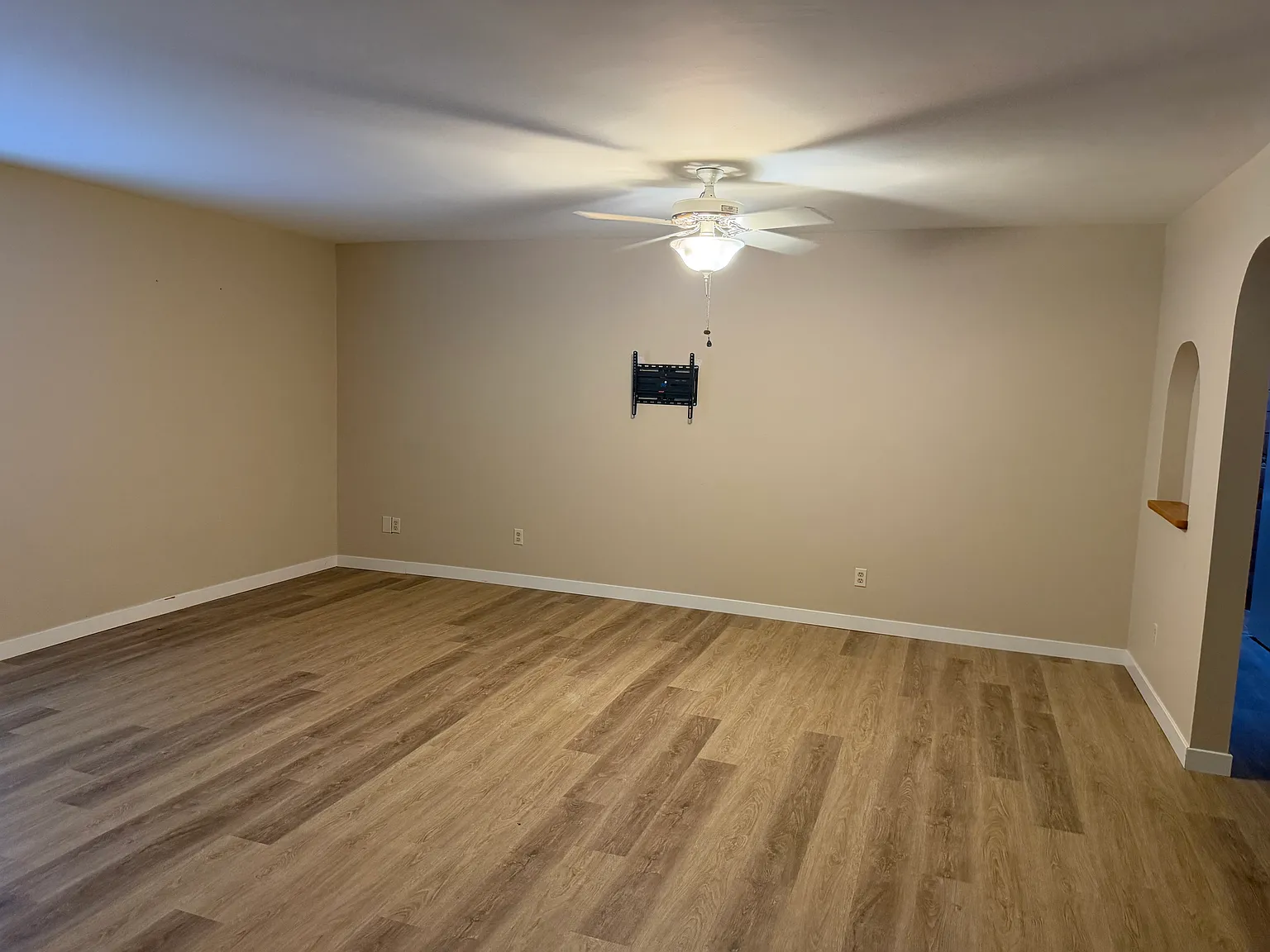 5 bed, 2679 sqft, $4,800 — Photo 4