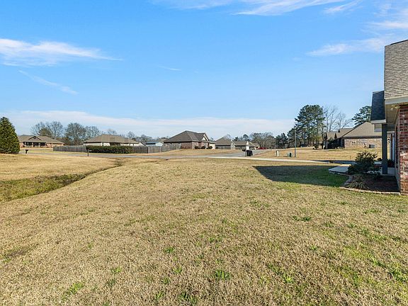 4th image of 36 Honey Bee Ln