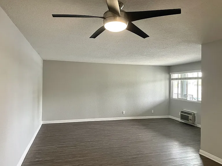 Villa Serrano Apartment Homes — Photo 49