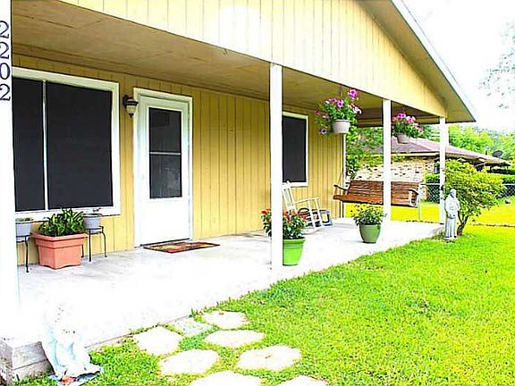 2nd image of 2202 Ellis Dr