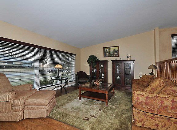 4th image of 524 E Balsam Ln