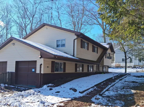 218 Mohican Rd, Canadensis, PA 18325