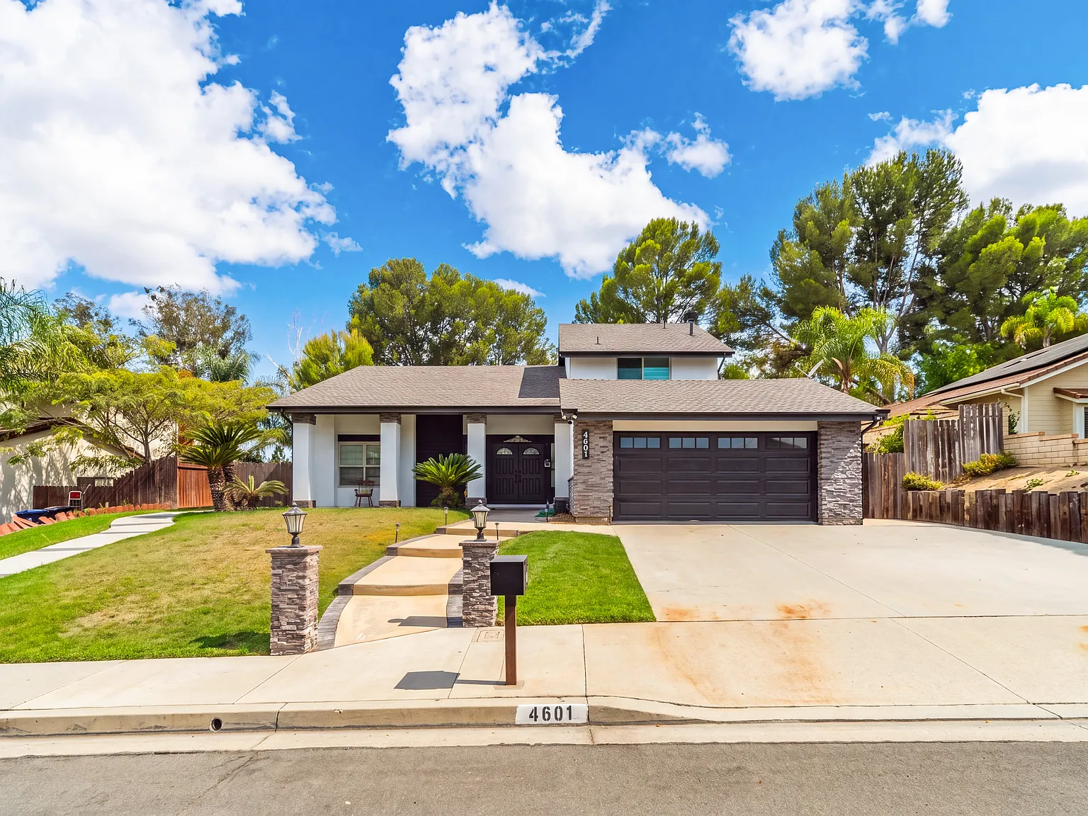 4 bed, 2.5 bath, 1961 sqft, $5,000 — Photo 2