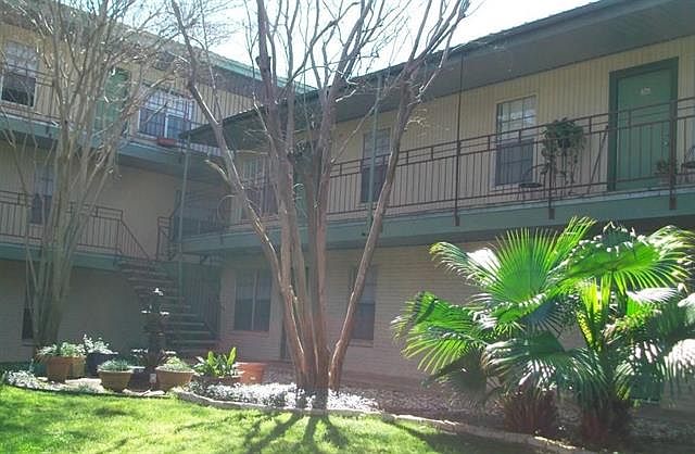 1st image of 300 Crockett St APT 215