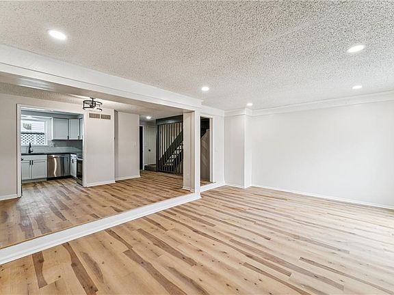 5th image of 5923 Ridgeway Ave