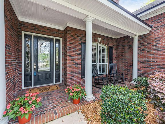 3rd image of 817 Peppervine Ave