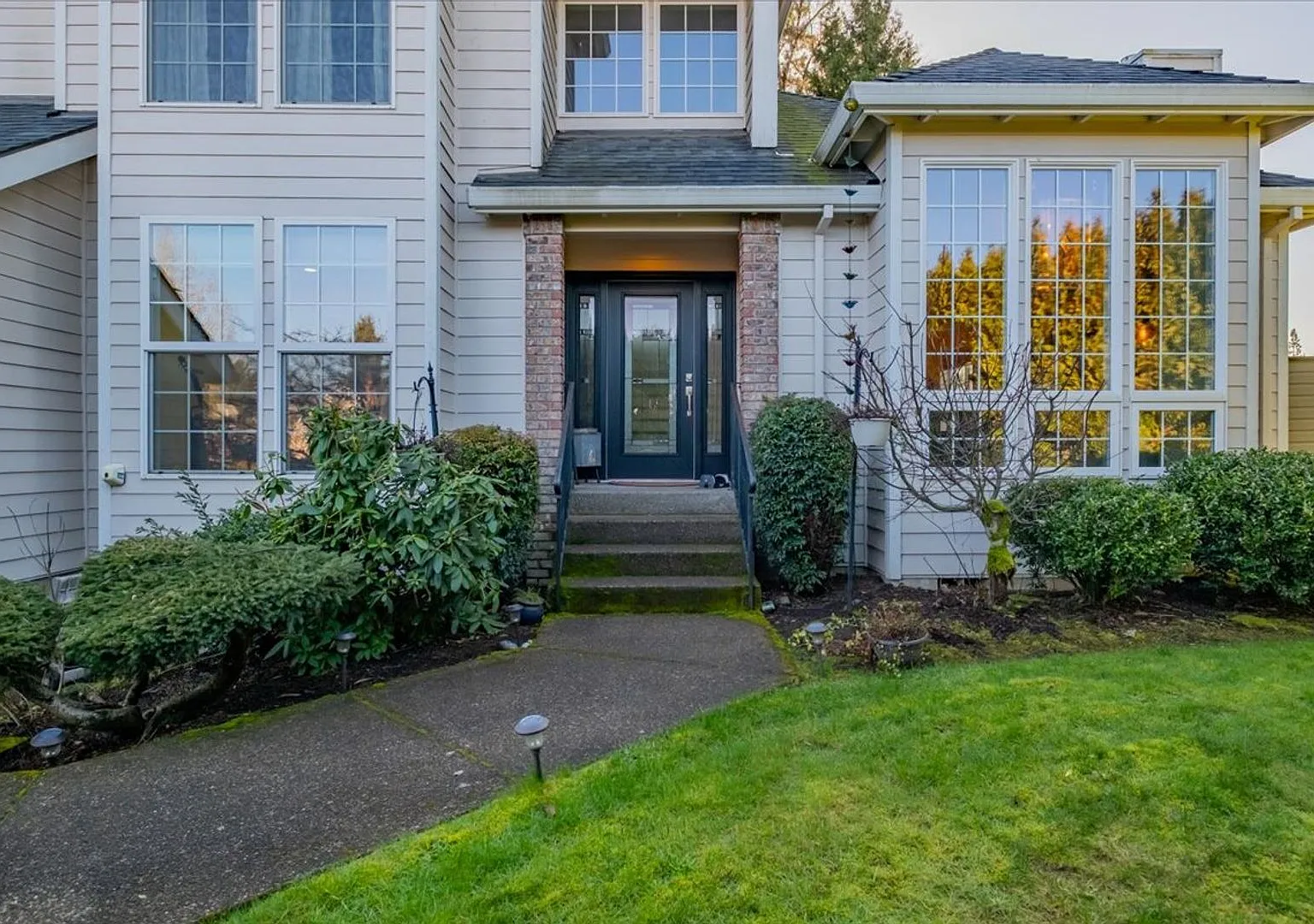 Beautiful single family rental located at 1235 NW Countryside Ct — Photo 2