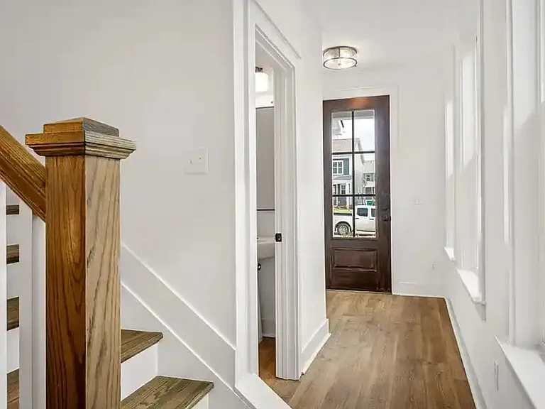 8824 Credence Dr — Photo 2
