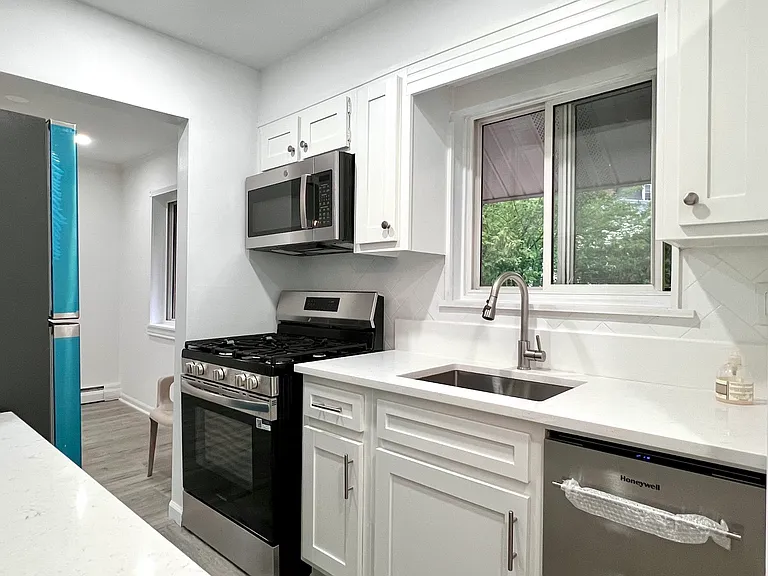 209 Flax Hill Rd #32 — Photo 3