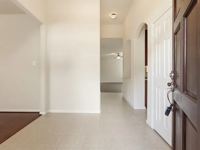 1911 Vale Brook Dr — Photo 3