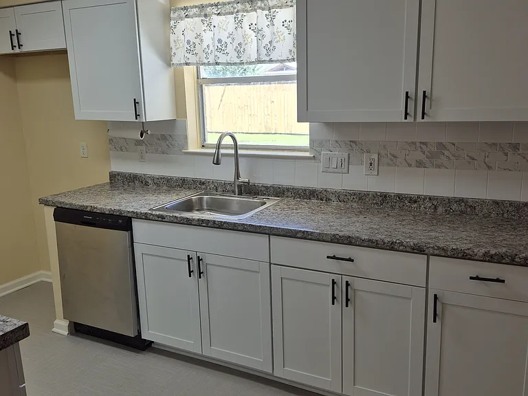 2122 Knollbrook Ln — Photo 12