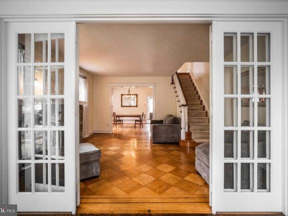 2nd image of 3213 Stanwood St