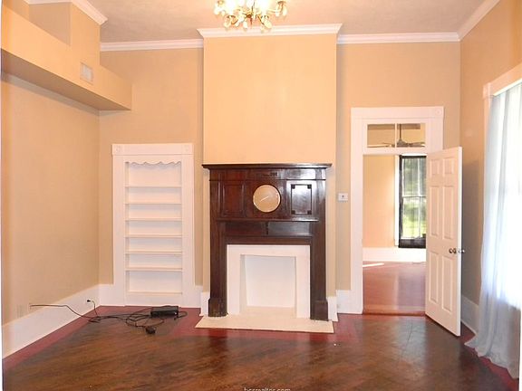 4th image of 903 W Washington Ave