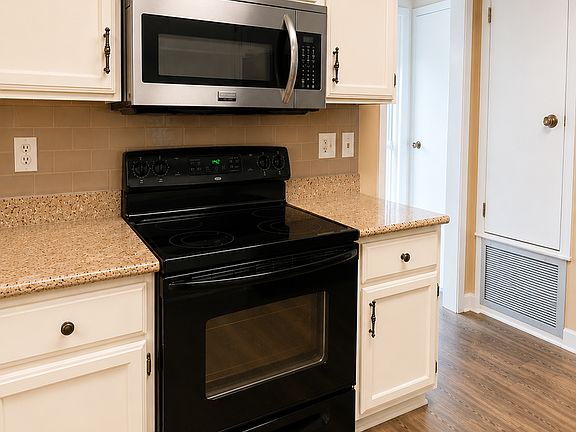 3rd image of 101 Wilbourn Blvd APT 304