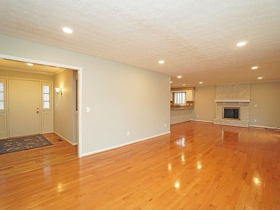 4th image of 7917 Heatherglen Dr