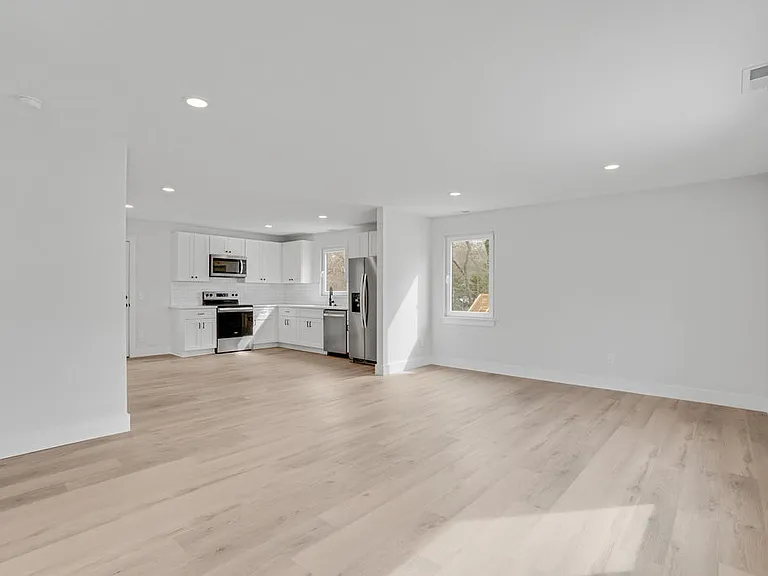 1618 Sigmon St — Photo 9
